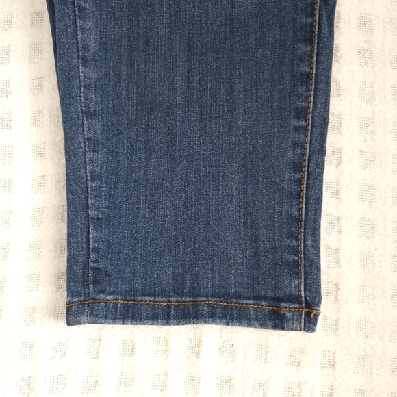 Judy Blue Mid Rise Ripped Pull On Boyfriend Jean - Picture 9 of 12